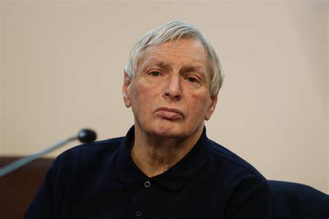 Don Luigi Ciotti celebra messa pasquale