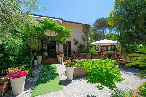 Hotel Gianna immerso nel giardino