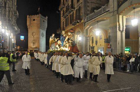 Processione religiosa nelle vie di Mistretta
