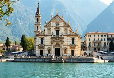 Facciata della basilica San Giacomo Bellagio