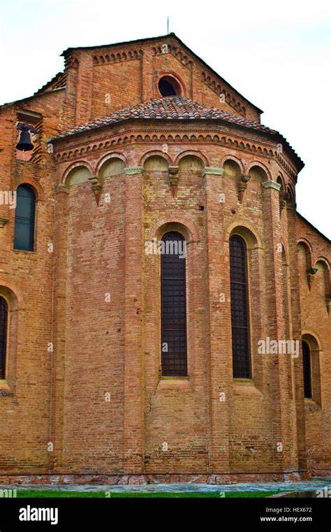 Abside romanica con archetti pensili