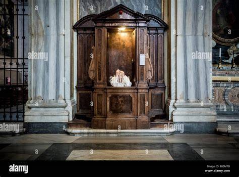 confessionale cattolico nella basilica