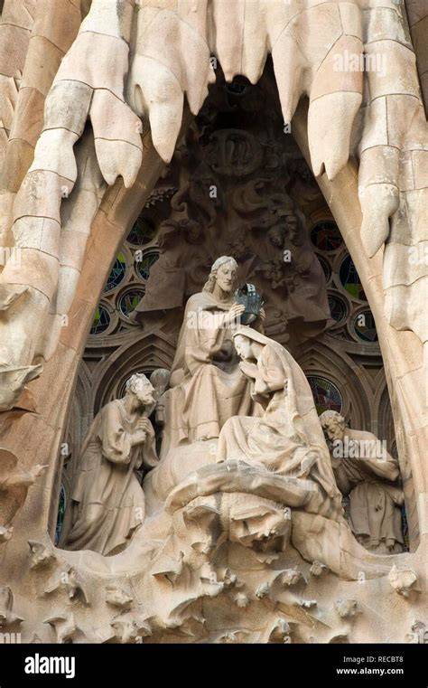 Facciata della Natività Sagrada Familia dettagli