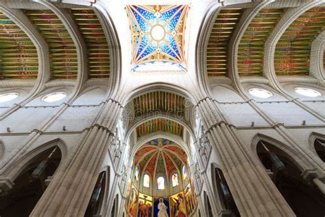 Interno neogotico della Cattedrale Almudena