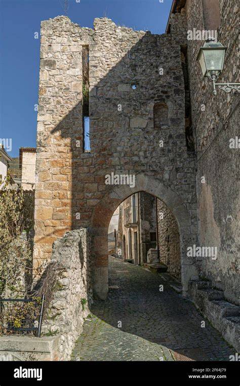 Agosta borgo medievale Porta Santa Maria