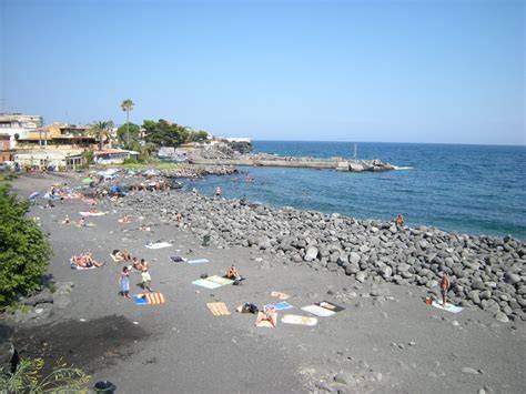 San Giovanni li Cuti rocce laviche nere