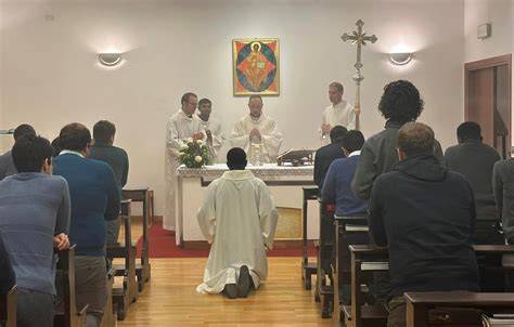 Seminaristi in preghiera silenziosa