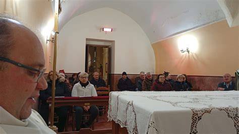 Comunità parrocchiale riunita in preghiera