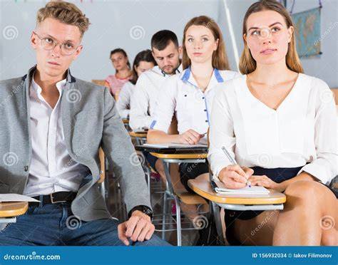 Studenti italiani durante lezione di mandarino