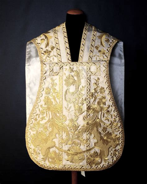 pianeta romana ricamata in oro