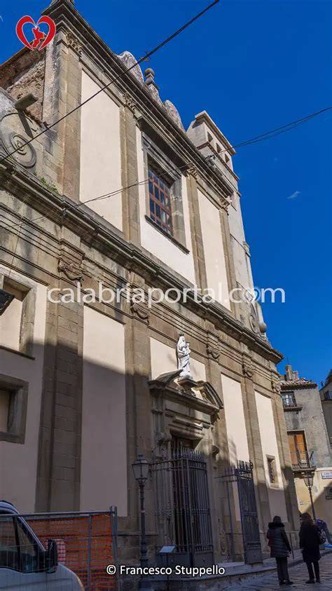 Facciata della Chiesa del Rosario Carbonara