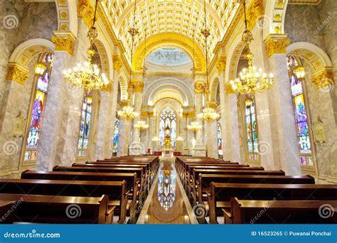 Interno di una chiesa dedicata al Rosario