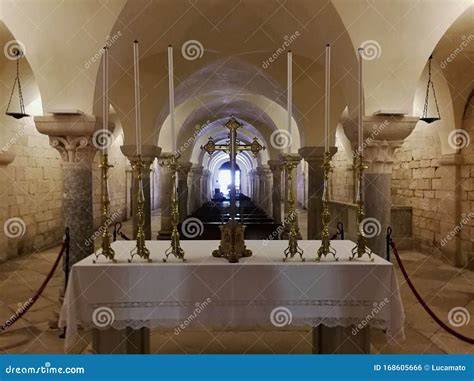 Interno della cripta della Cattedrale di Trani