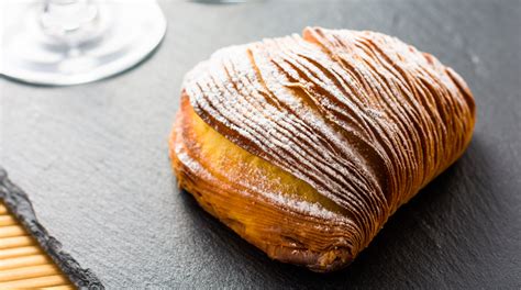Sezione della sfogliatella Vesuvio