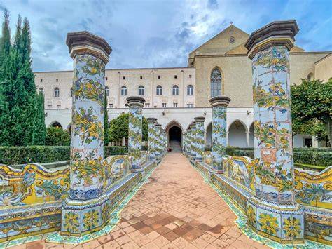 Chiostro affrescato e refettorio maiolicato del Santuario