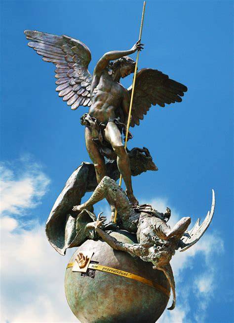 Statua San Michele cripta Superga