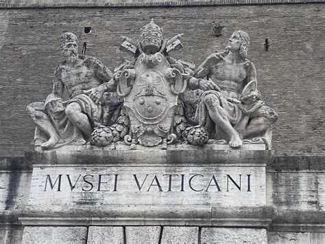 Porta Santa Rosa nelle mura Vaticane