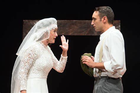 Tre donne teatro fede guerra sacrificio