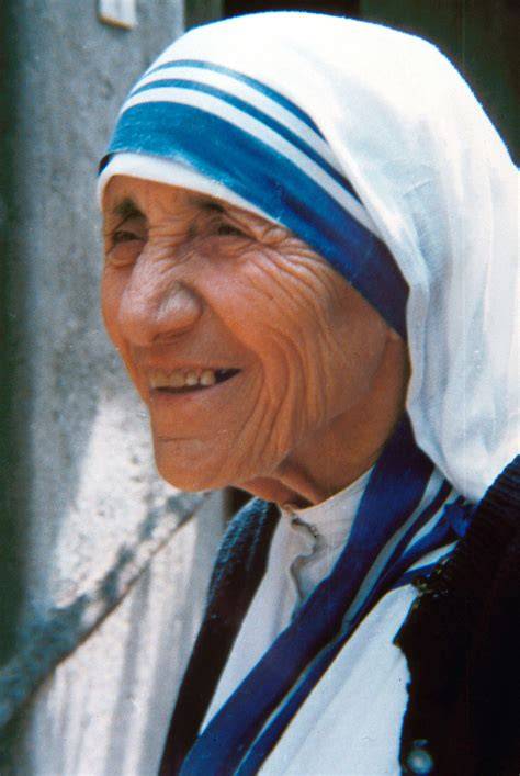 Madre Teresa con matita PNG
