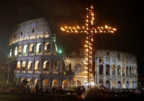 Via Crucis al Colosseo