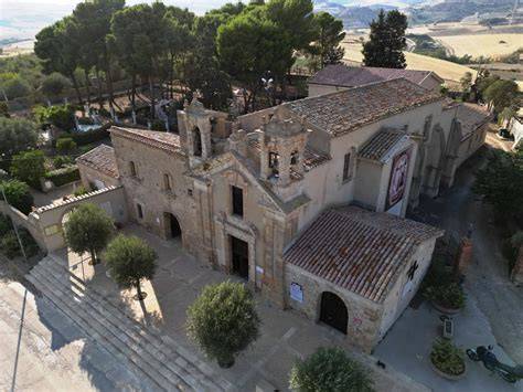 Facciata del Santuario del Crocifisso Caltagirone