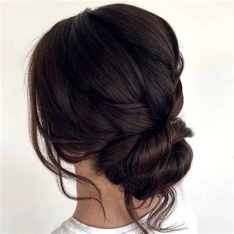 Alina Eremia acconciatura capelli lunghi