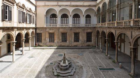 Cortile interno con fontana Odescalchi
