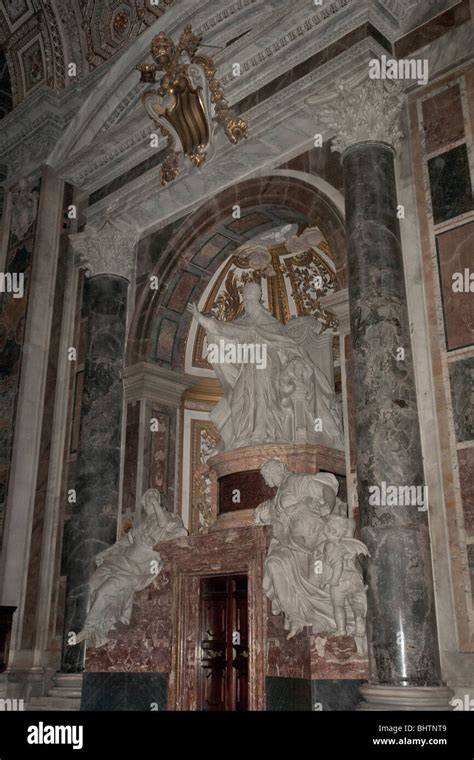 Mausoleo di Benedetto XIV in San Pietro