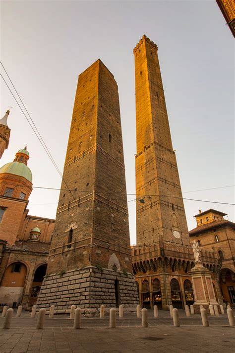 Torre Lambertini nel centro di Bologna