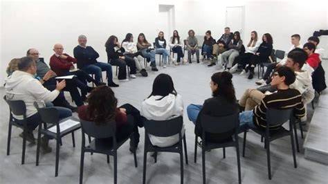 Giovani cattolici durante un incontro ecclesiale