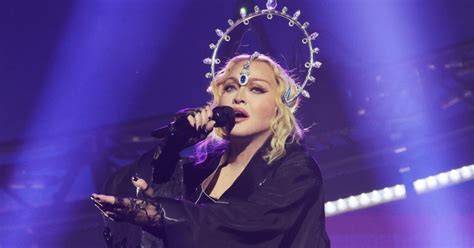 Madonna durante il Celebration Tour