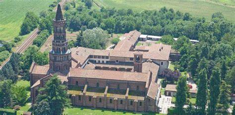 Abbazia di Chiaravalle nella campagna milanese