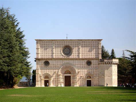Facciata bicroma Basilica Collemaggio
