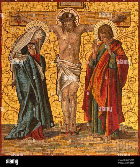 Mosaico della Crocifissione nell’altare