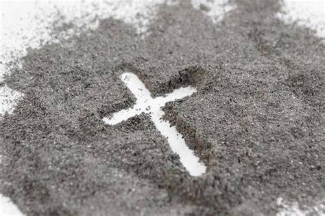 Imposizione delle ceneri in chiesa