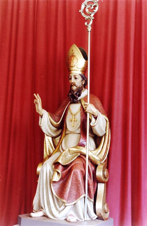 Statua di Sant’Ambrogio vescovo