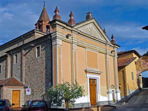 Facciata di chiesa parrocchiale ad Ancona