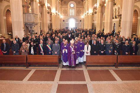 celebrazione Cresima in cattedrale Calabria