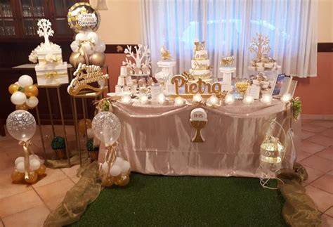 Tavolo confettata Cresima bianco rosso oro