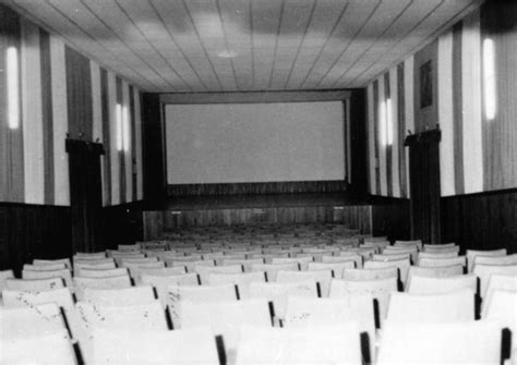 Vecchio cinema parrocchiale italiano