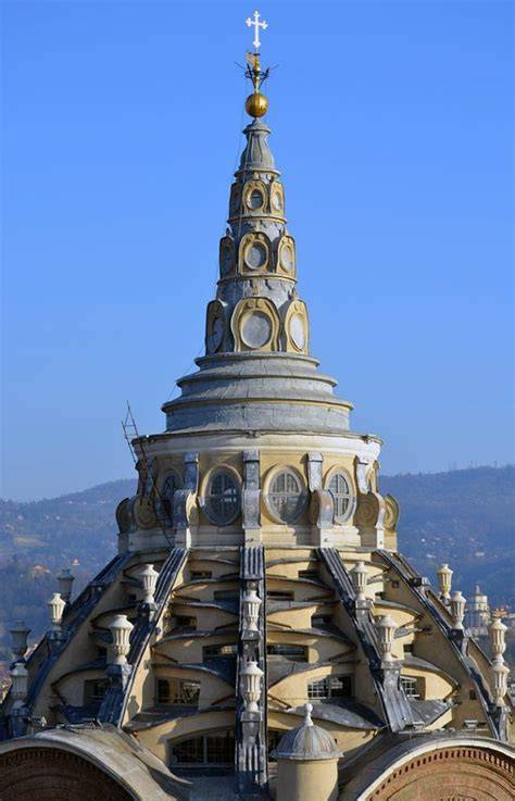 Cappella della Sindone tra Duomo e Palazzo Reale
