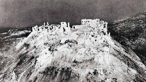 Abbazia di Montecassino dopo bombardamento