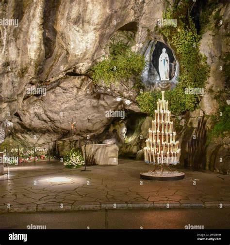 Grotta di Massabielle e sorgente Lourdes