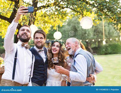 Ricevimento nuziale con famiglia senza sposo