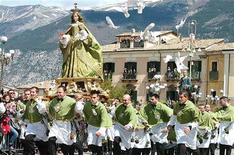 Madonna che scappa tradizione Sulmona