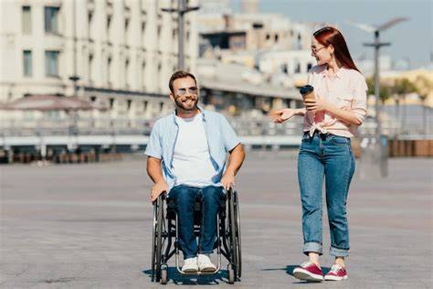 Persona disabile accolta con tenerezza